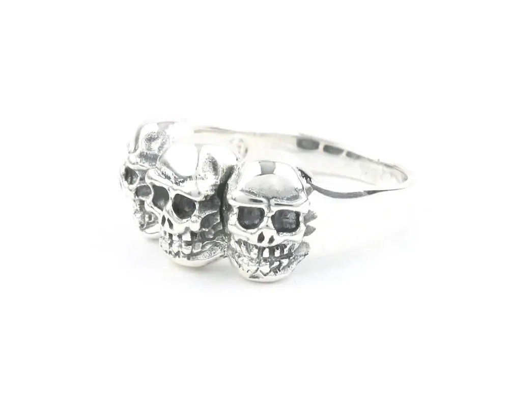 3 Skulls Ring