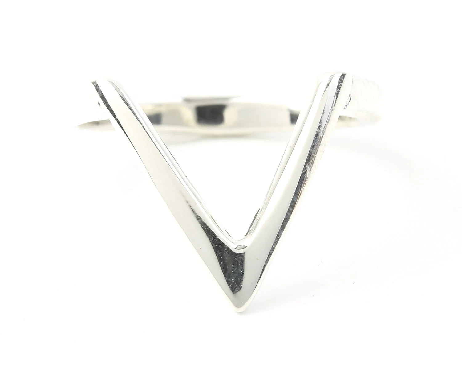 Deep V Design Ring