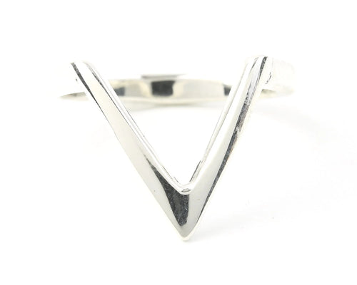 Deep V Design Ring