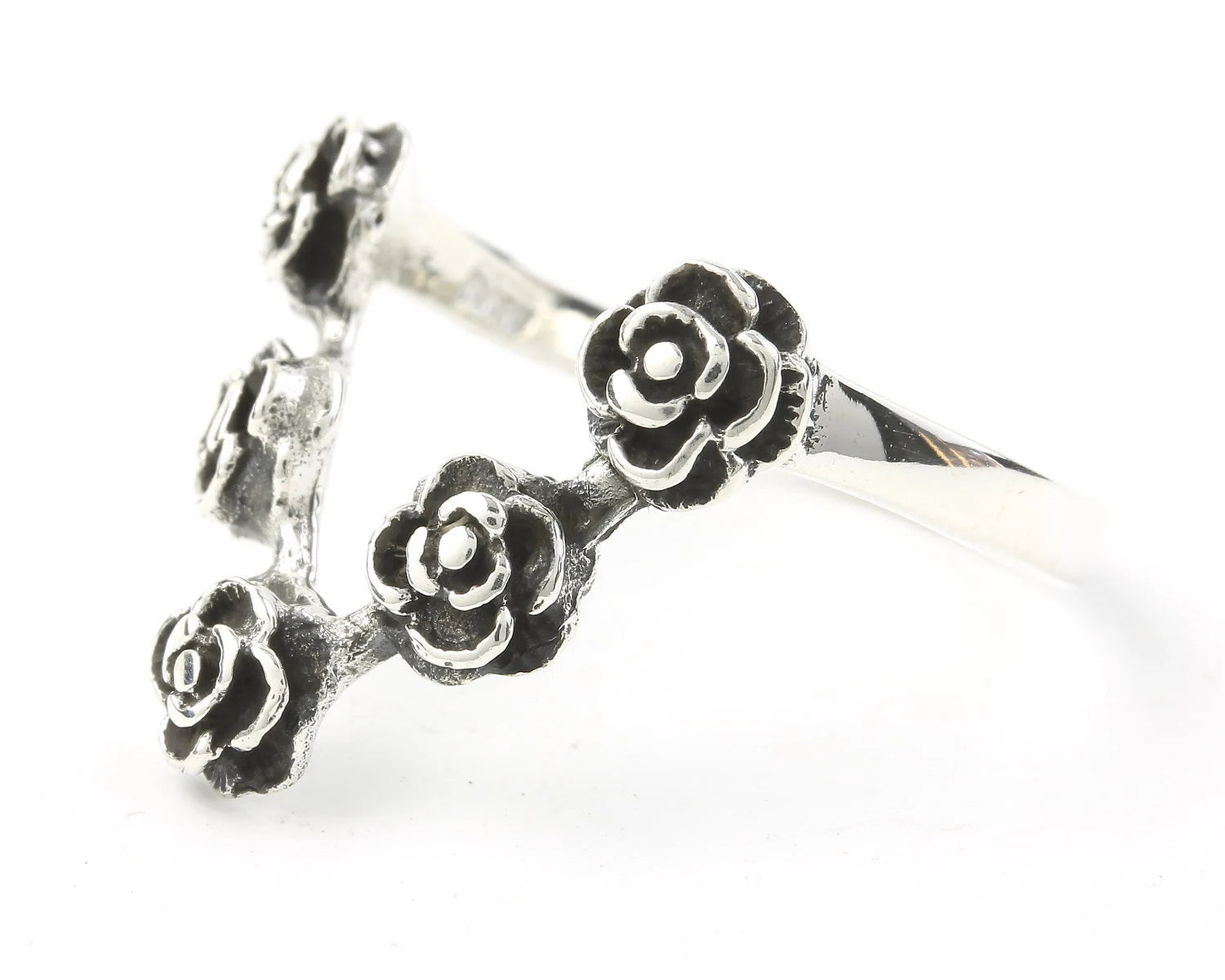 Deep Vee Roses Ring